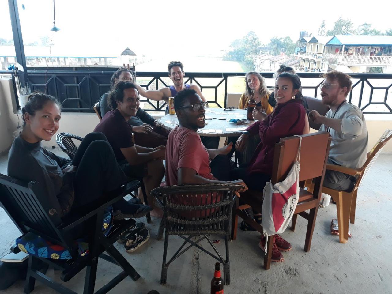 Peacock - A Family-Run Hotel Sauraha Exteriör bild